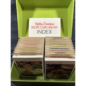 Betty Crocker 70’s  Recipe Card Library Vintage 70’s Green Box With Recipe Cards